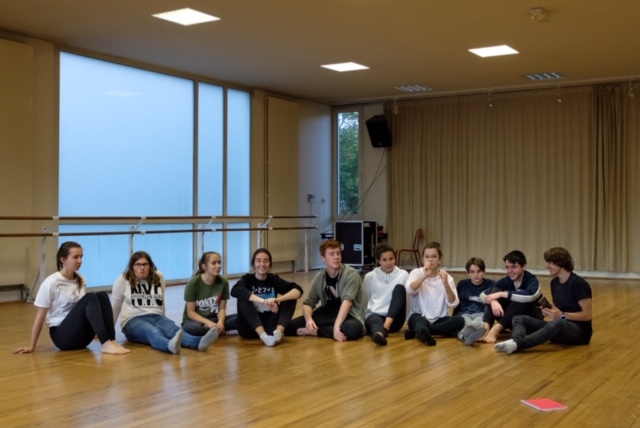 Les 10 danseurs de TryËma 2 au studio de danse après une répétition
